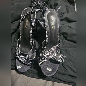 Black Bandana-Print Cross-Strap Women’s Heels